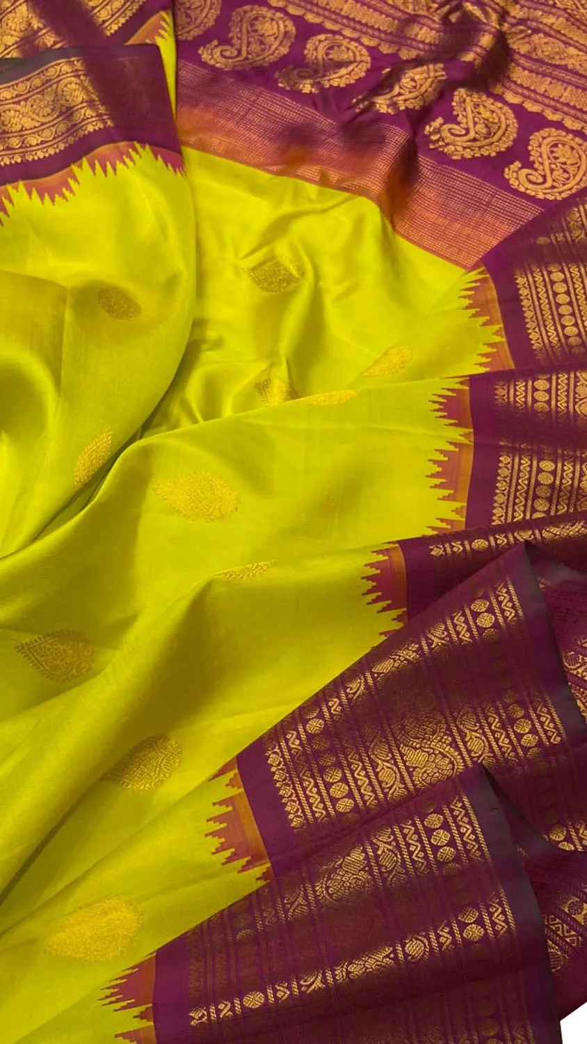 Exquisite Green Gadwal Pure Silk Saree - Handwoven Elegance