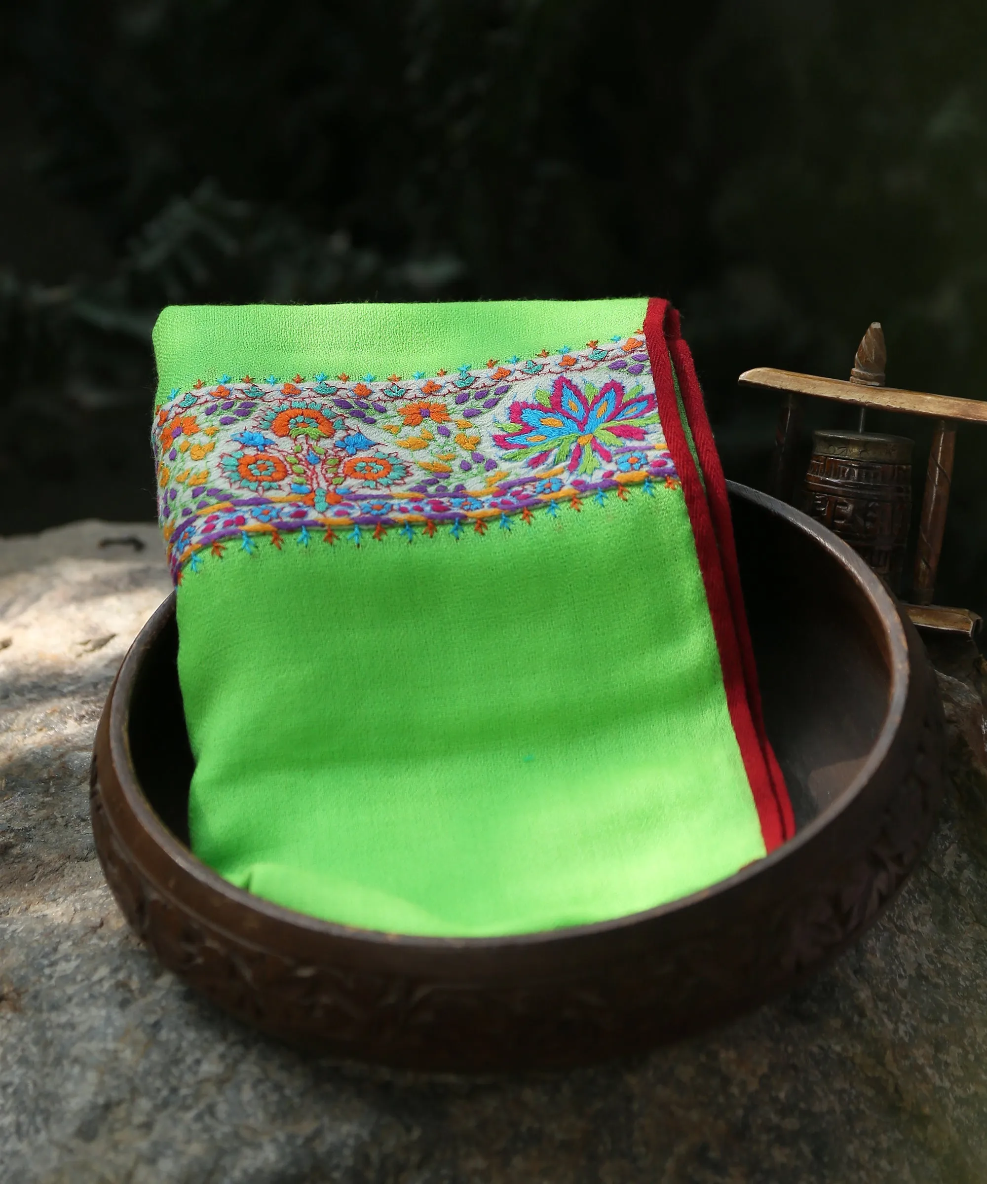 Handwoven Green Pure Pashmina Stole With Hand Appliqued Kashidakari Border